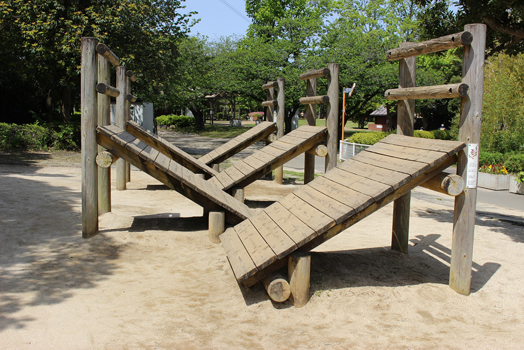 「傾斜板」／総合レクリエーション公園（東京都／江戸川区）