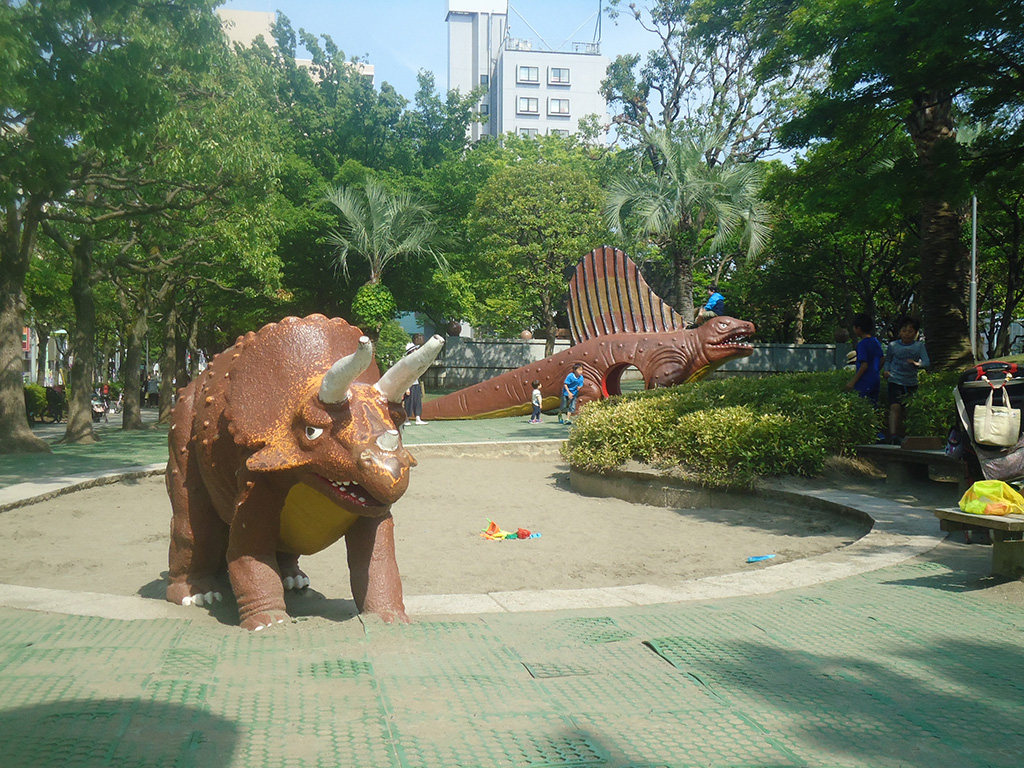 「恐竜のモニュメント」／総合レクリエーション公園（東京都／江戸川区）