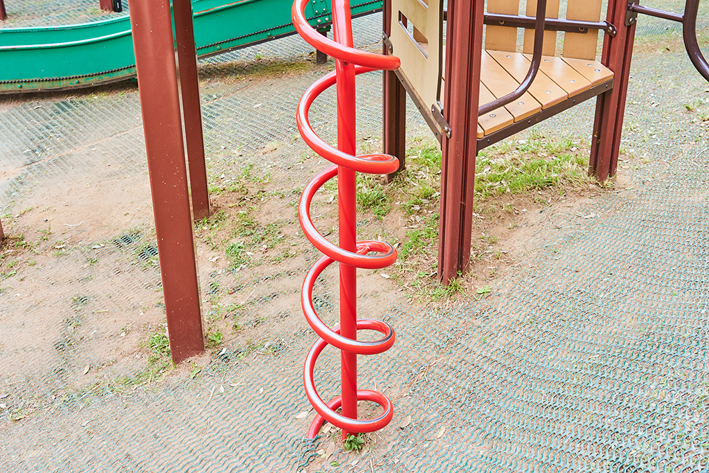 滑り棒（複合遊具：大）/稲城中央公園（東京都/稲城市）