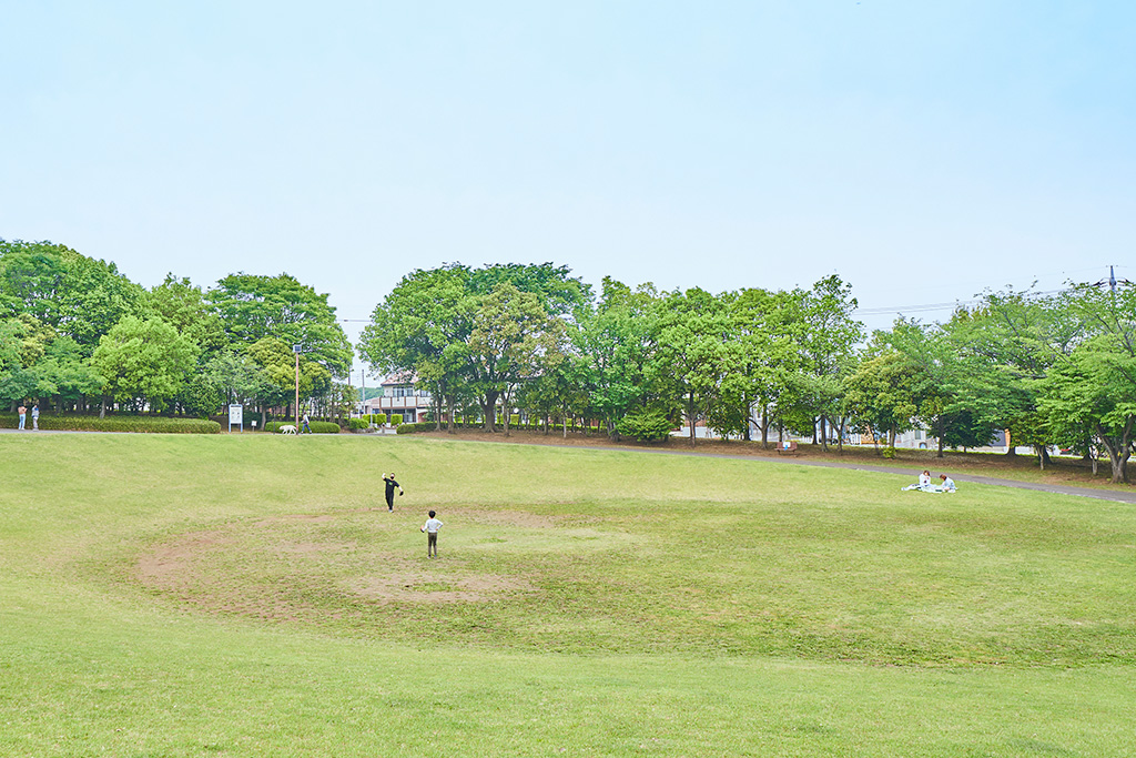 鉢状になった芝生広場/稲城中央公園（東京都/稲城市）