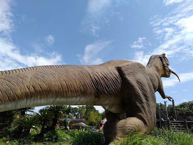 捕食中のティラノサウルス/伊豆ぐらんぱる公園（静岡県/伊東市）