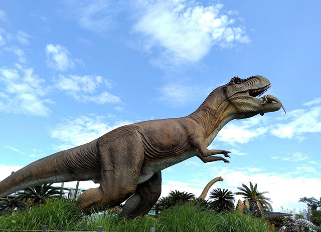 捕食中のティラノサウルス/伊豆ぐらんぱる公園（静岡県/伊東市）