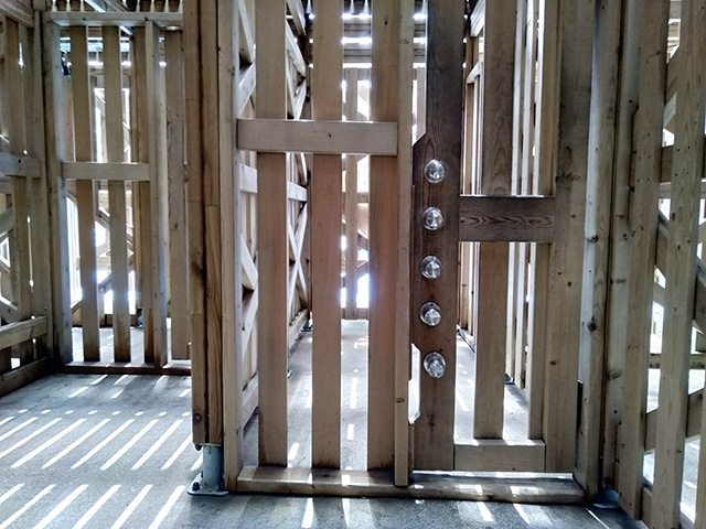 「船型立体迷路～KAiZOKU～」の複数のドアノブ/伊豆ぐらんぱる公園（静岡県/伊東市）