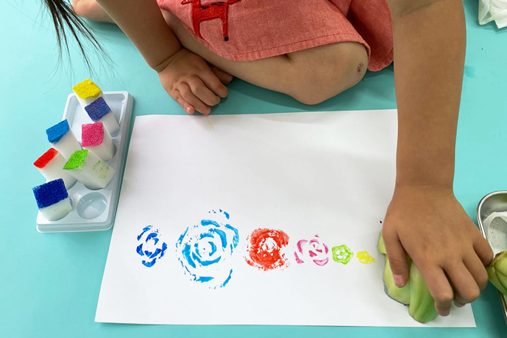 ポンポンたくさん押して、スタンプの出具合を試してみよう