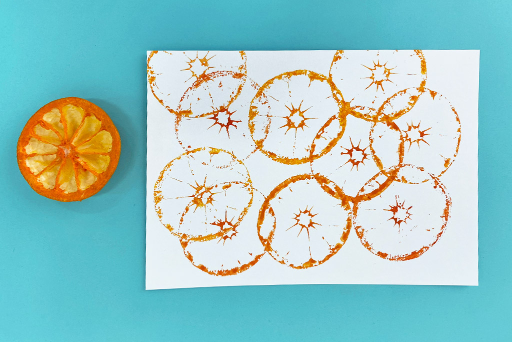 夏の収穫体験の思い出にスタンプ：まん丸で太陽のようなオレンジ