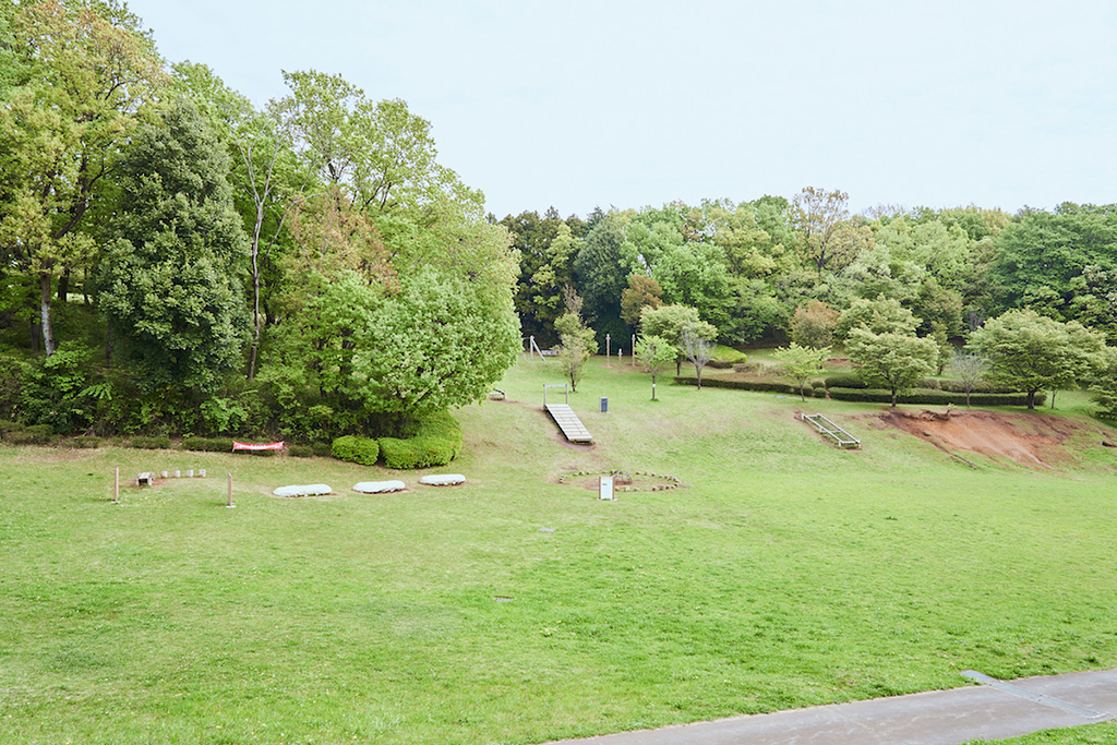 芝生の「遊具広場」/都立小山田緑地(東京都/町田市)