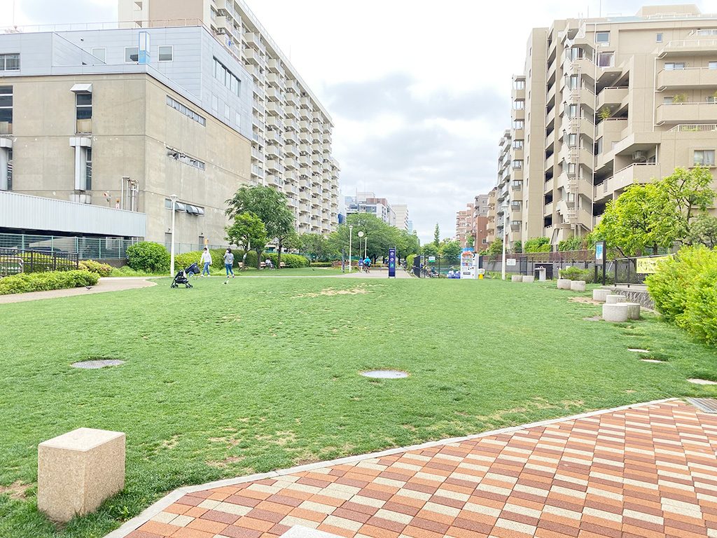 芝生広場/大横川親水公園（東京都/墨田区）
