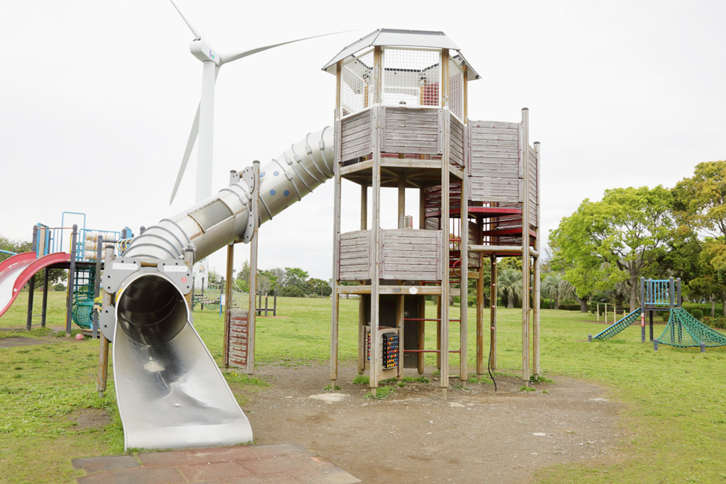 「トンネル滑り台」／若洲公園（東京都／江東区）