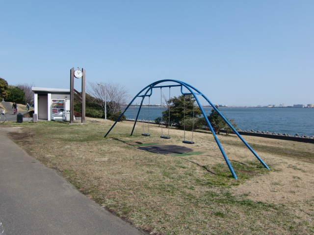 「連ブランコ」／若洲海浜公園（東京都／江東区）