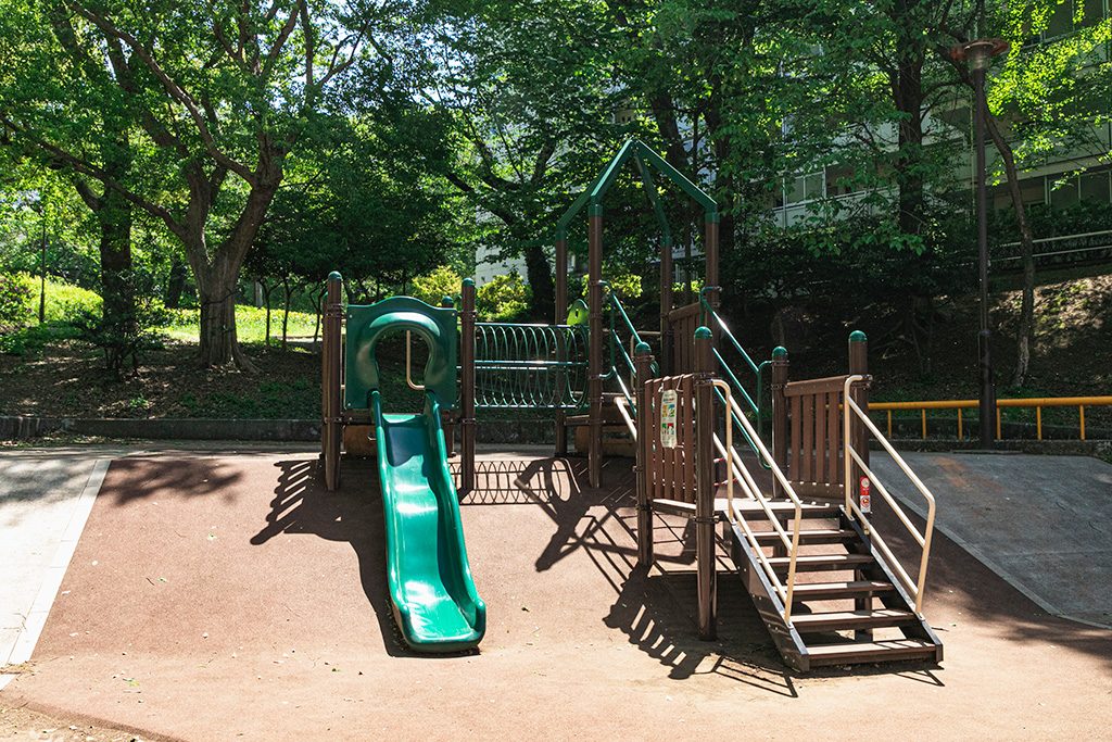 「児童コーナー」の複合遊具/戸山公園（東京都/新宿区）