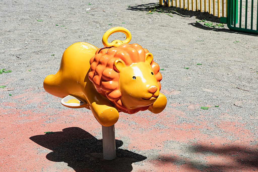 「幼児コーナー」にあるスプリング遊具/戸山公園（東京都/新宿区）