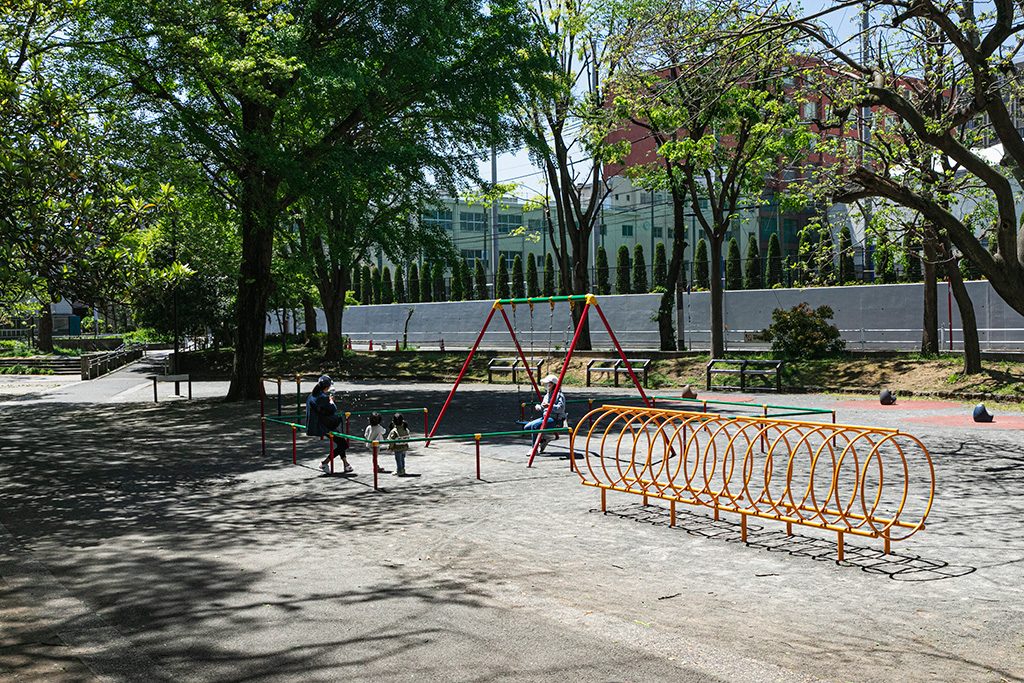 「子供の広場」の遊具/戸山公園（東京都/新宿区）