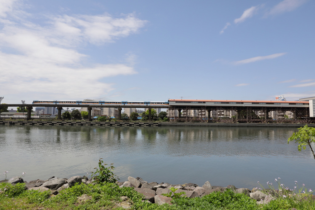 「東京モノレール」／大井ふ頭中央海浜公園なぎさの森（東京都／品川区）
