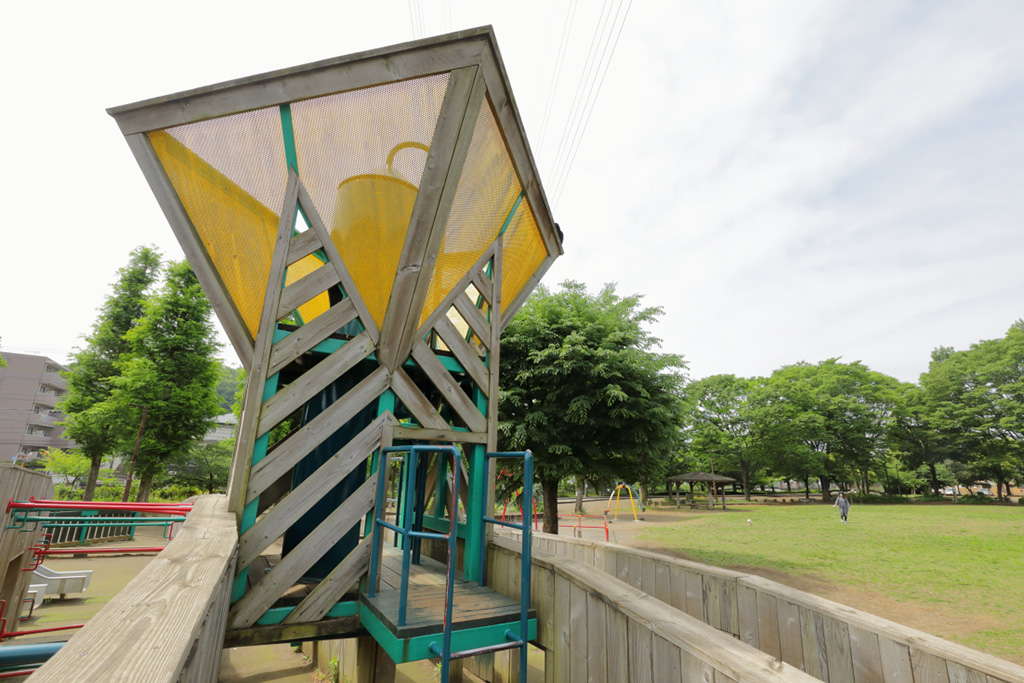 「黄色の塔」/乞田・貝取ふれあい広場公園(東京都/多摩市)
