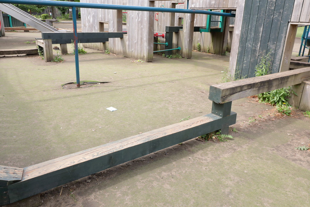 「平均台」/乞田・貝取ふれあい広場公園(東京都/多摩市)