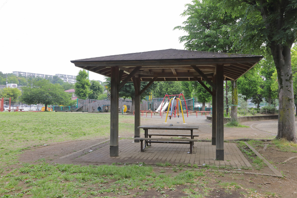 「東屋」/乞田・貝取ふれあい広場公園(東京都/多摩市)