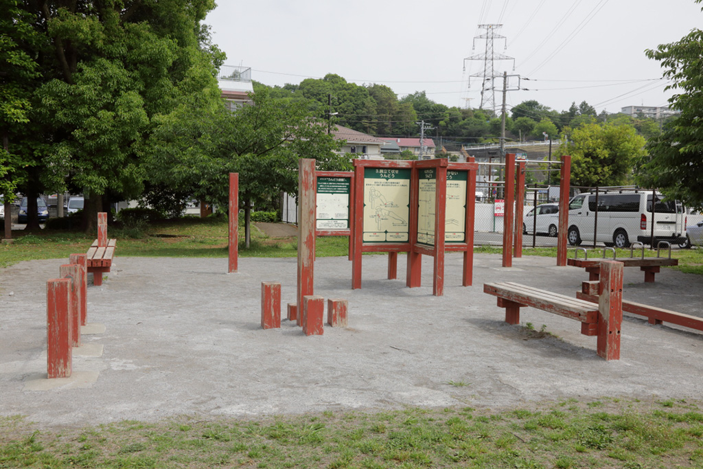 「健康遊具コーナー」/乞田・貝取ふれあい広場公園(東京都/多摩市)