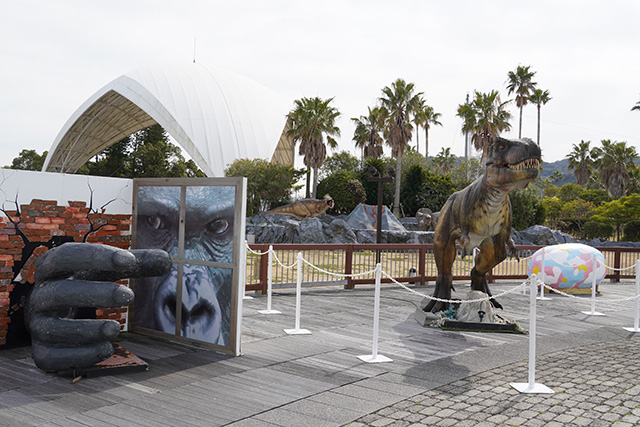 入口の巨大ゴリラ/淡路ワールドパークONOKORO(兵庫県/淡路市)