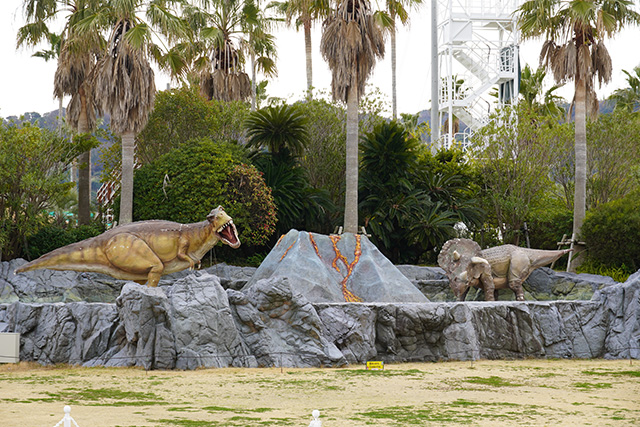 芝生広場の恐竜/淡路ワールドパークONOKORO(兵庫県/淡路市)