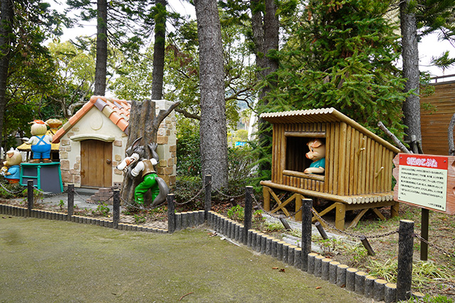 「童話の森」3匹のこぶたの1シーン/淡路ワールドパークONOKORO(兵庫県/淡路市)