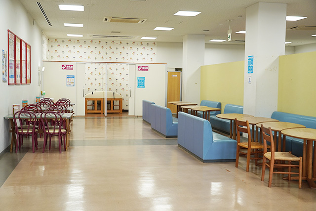 エントランス左手のレストコーナー/淡路ワールドパークONOKORO(兵庫県/淡路市)