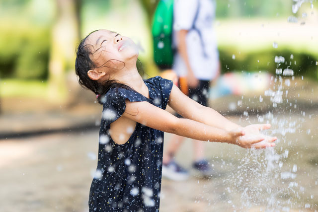滋賀県の水遊びスポット8選！公園の小川やじゃぶじゃぶ池、琵琶湖の水泳場など