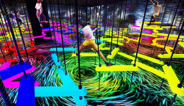 タイフーンの上のエアリアルクライミング/エプソン チームラボボーダレス（東京都/江東区）