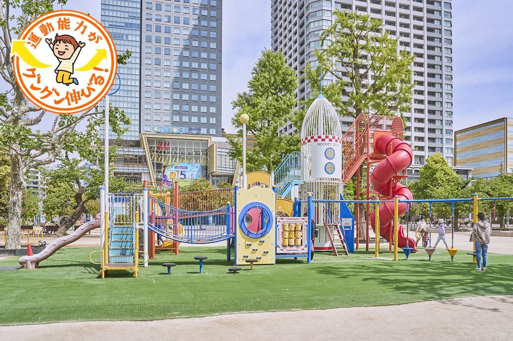 錦糸公園（墨田区）は年齢別の2つの複合遊具と噴水のある芝生広場のある都会のオアシス