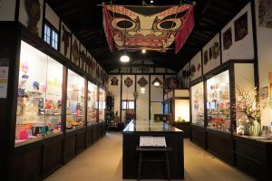 日本玩具博物館は日本と世界のおもちゃの宝庫！子どもが遊べるコーナーやお土産も