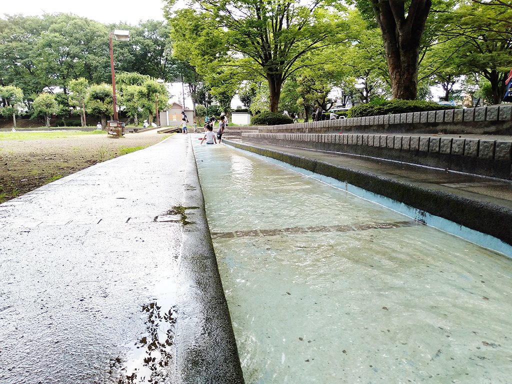 “じゃぶじゃぶ水路”/与野公園(埼玉県/さいたま市)