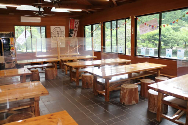 休憩所内/滋賀県醒井養鱒場(滋賀県/米原市)