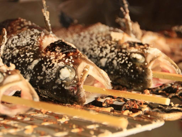 塩焼きで食べるマス料理/滋賀県醒井養鱒場(滋賀県/米原市)