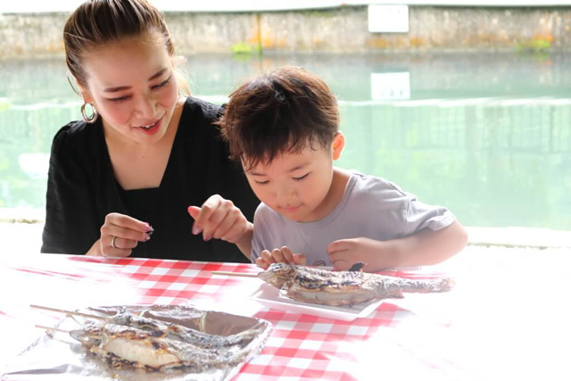 釣ったその場で食べられる塩焼きのマス/滋賀県醒井養鱒場(滋賀県/米原市)