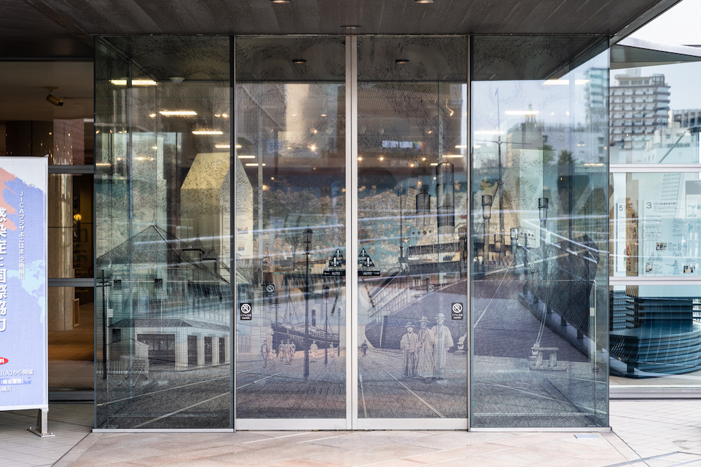 2階エントランスのガラスドア/JICA横浜（神奈川県/横浜市）