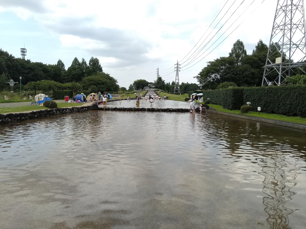 “じゃぶじゃぶ池”こと「親水広場」／大宮花の丘農林公苑（埼玉県/さいたま市）