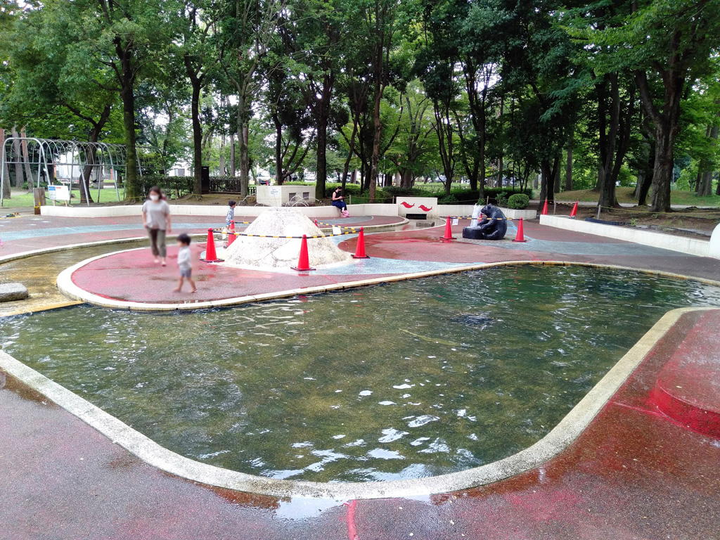 クマのオブジェから噴水が流れている“くまさん池”／松代公園（茨城県/つくば市）