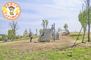 東伏見公園(西東京市)は電車を見下ろす丘にあるローラー滑り台が大人気