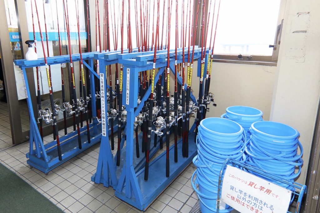 オリジナルメーカー海づり公園の竿レンタルは、バケツもセット