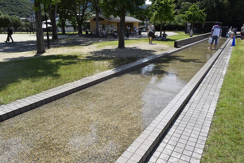 2つの池をつなぐ水路/宝が池公園（京都府/京都市）