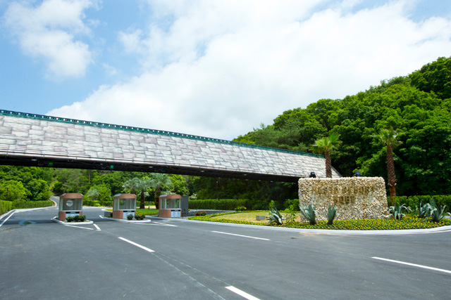 エントランスゲートを抜けたところ／ネスタリゾート神戸（兵庫県/三木市）