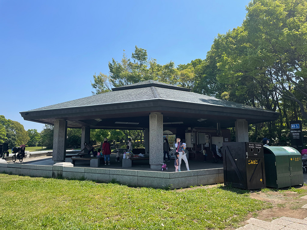 「大きな屋根のある休憩スペース」/葛西臨海公園(東京都/江戸川区)