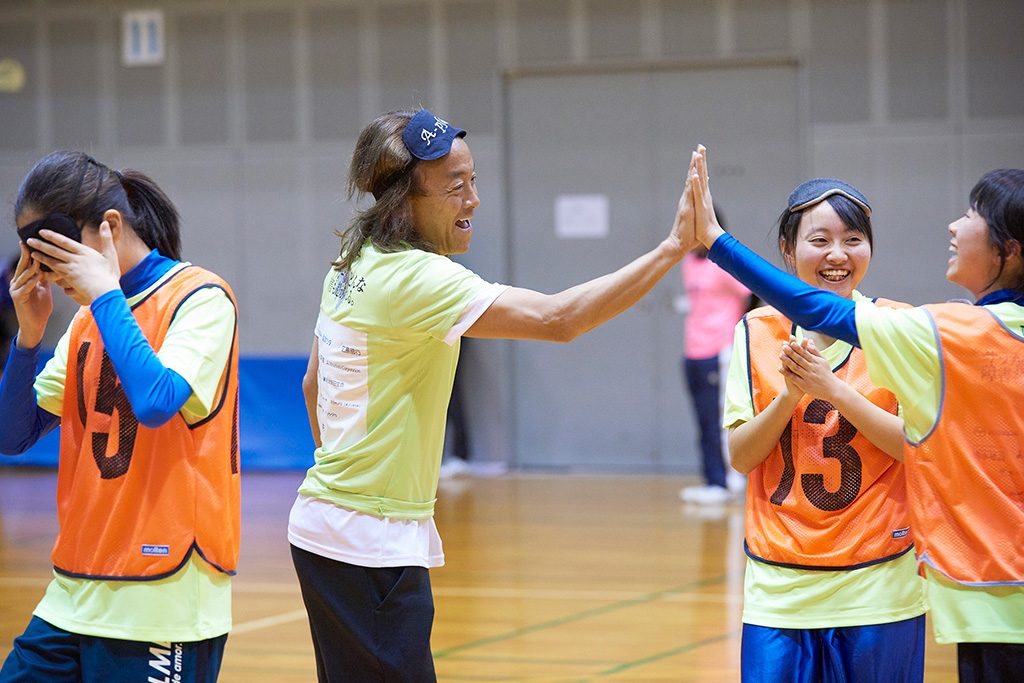 ブラインドサッカーを楽しむ北澤さん