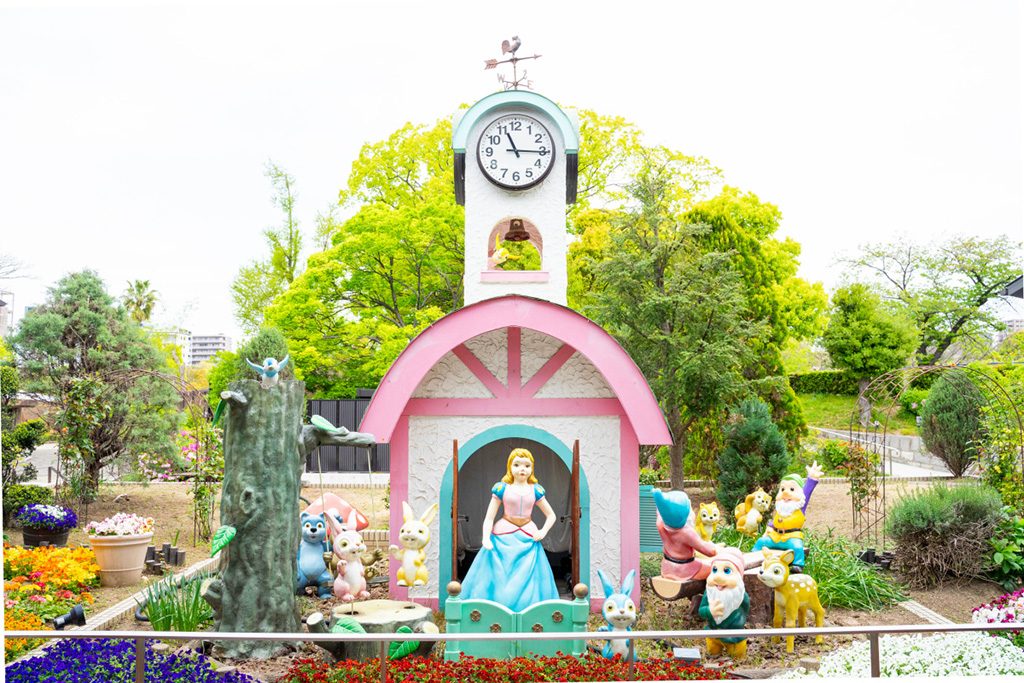 「白雪姫と7人の小人」をモチーフにした時計台/天王寺動物園(大阪府/大阪市)
