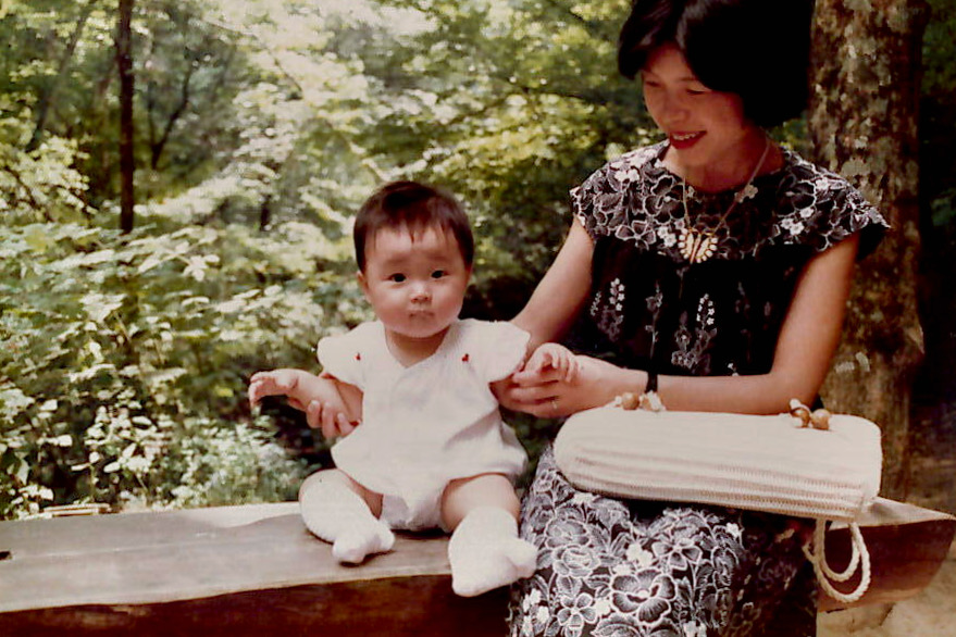 1歳頃の近藤さんとお母さま