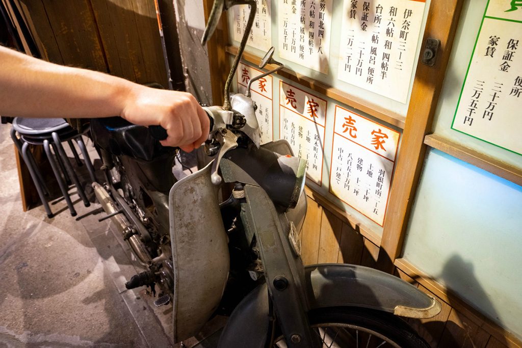 「なにわ食いしんぼ横丁」│配達バイク/天保山マーケットプレース(大阪府/大阪市)