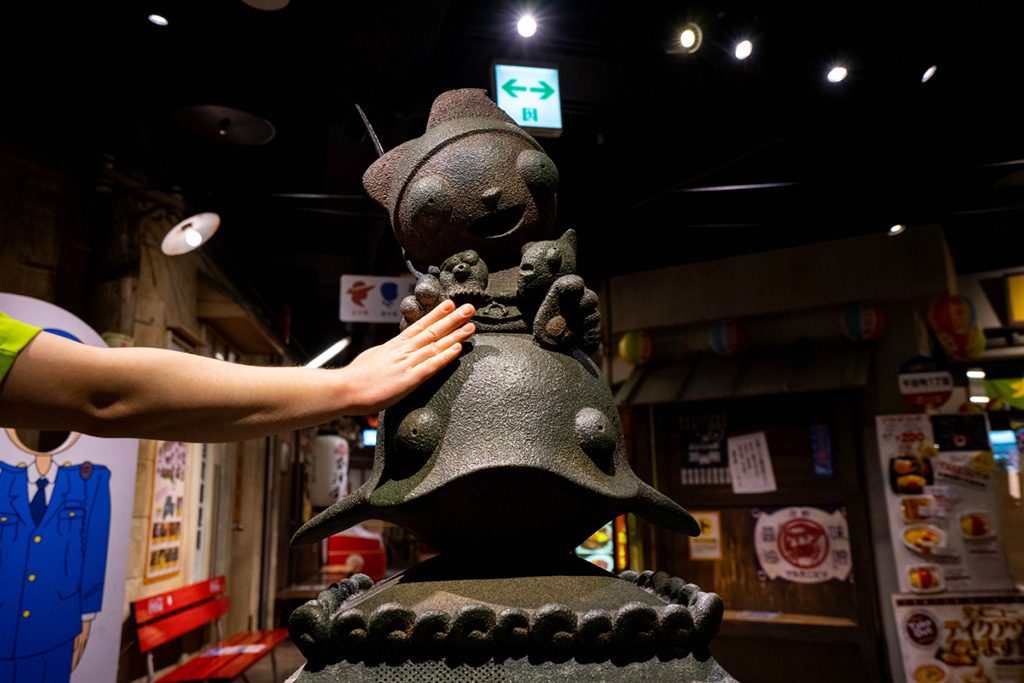 「なにわ食いしんぼ横丁」│食いしんぼえびす像/天保山マーケットプレース(大阪府/大阪市)