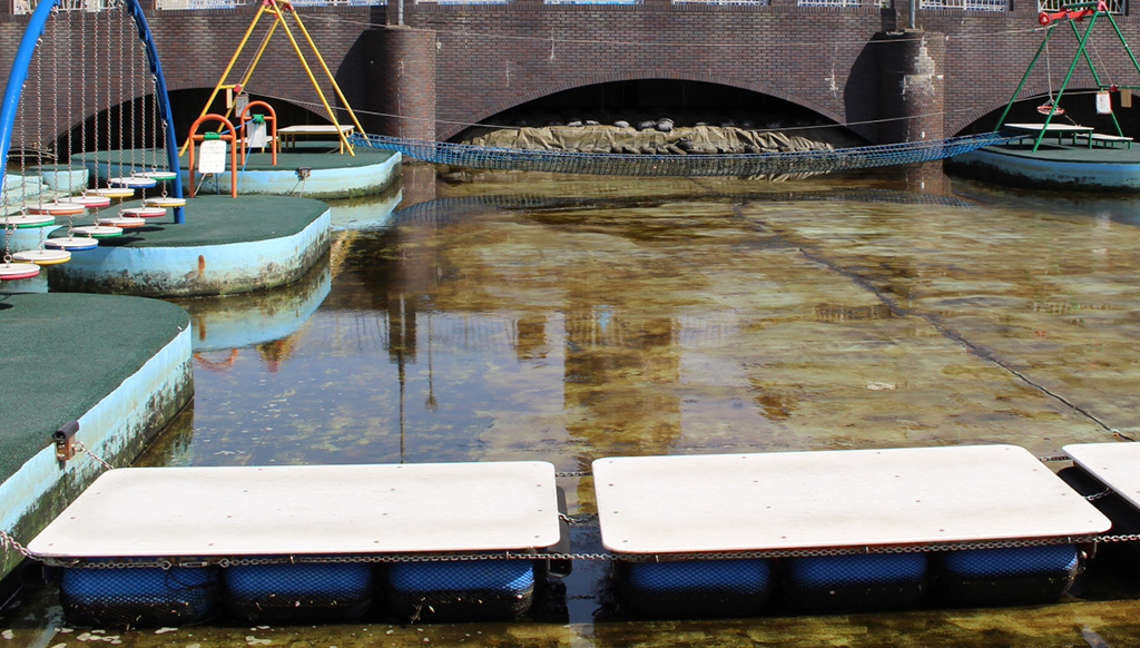 「ぐらぐら橋」/横十間川親水公園(東京都/江東区)