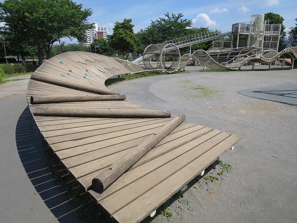 「波形スロープ」/大島小松川公園(東京都/江東区)