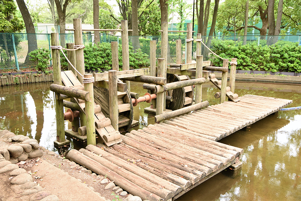 「水車まわし」／平和の森公園フィールドアスレチック（東京都／大田区）