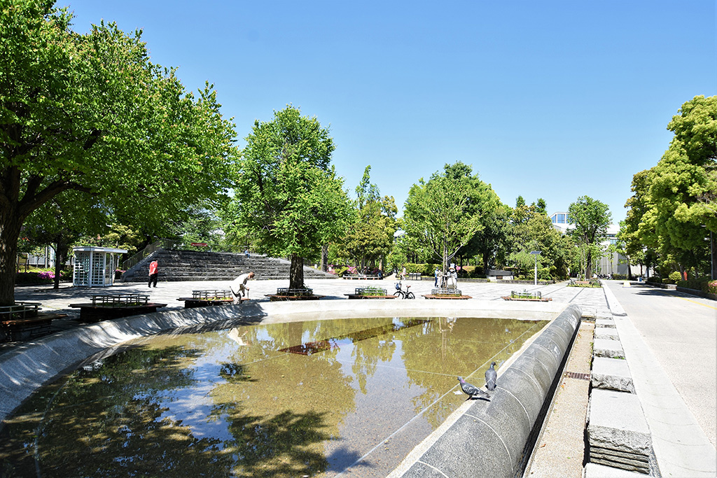 「正門広場」／教育の森公園（東京都／文京区）